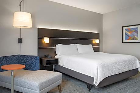 Holiday Inn Express Hotel & Suites Altoona-Des Moines By IHG