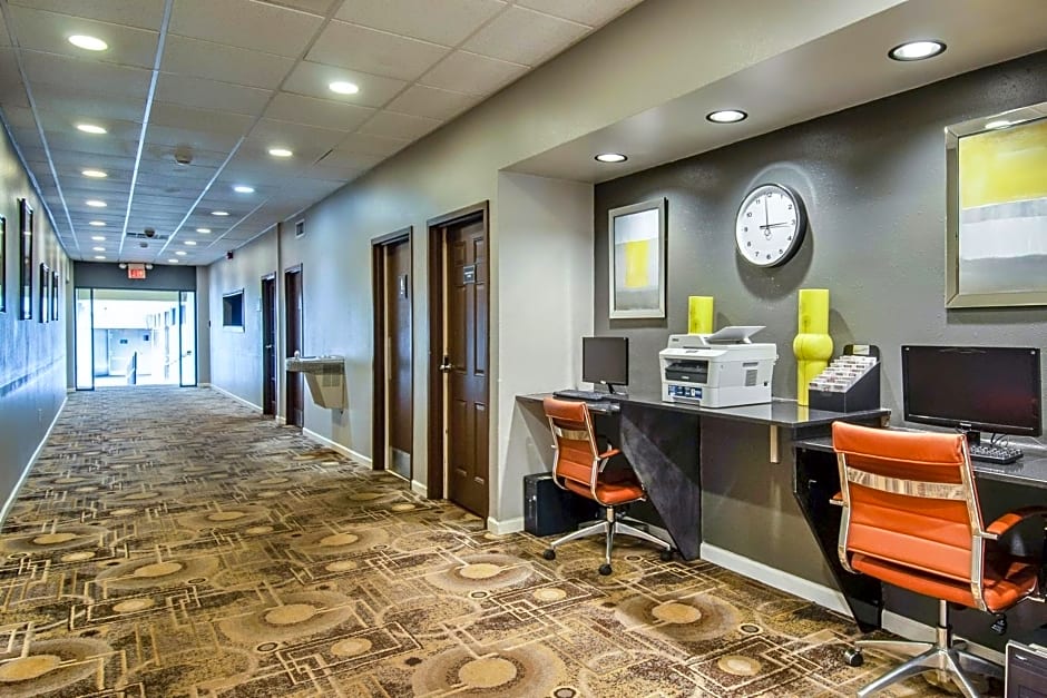 Days Inn & Suites by Wyndham Johnson City