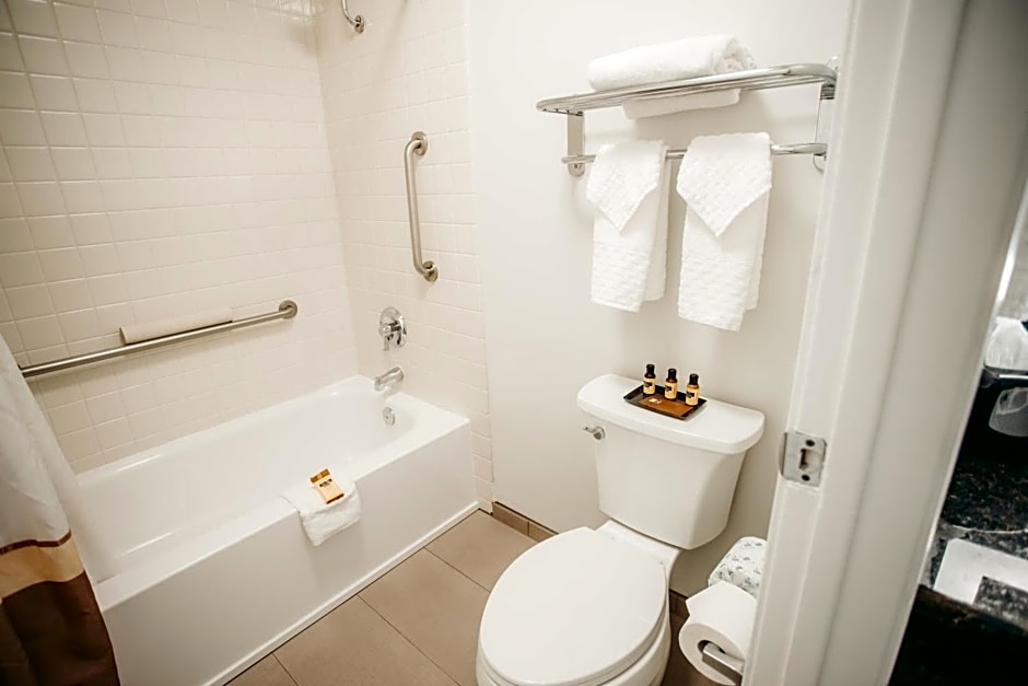 Best Western Plus Hilltop Inn