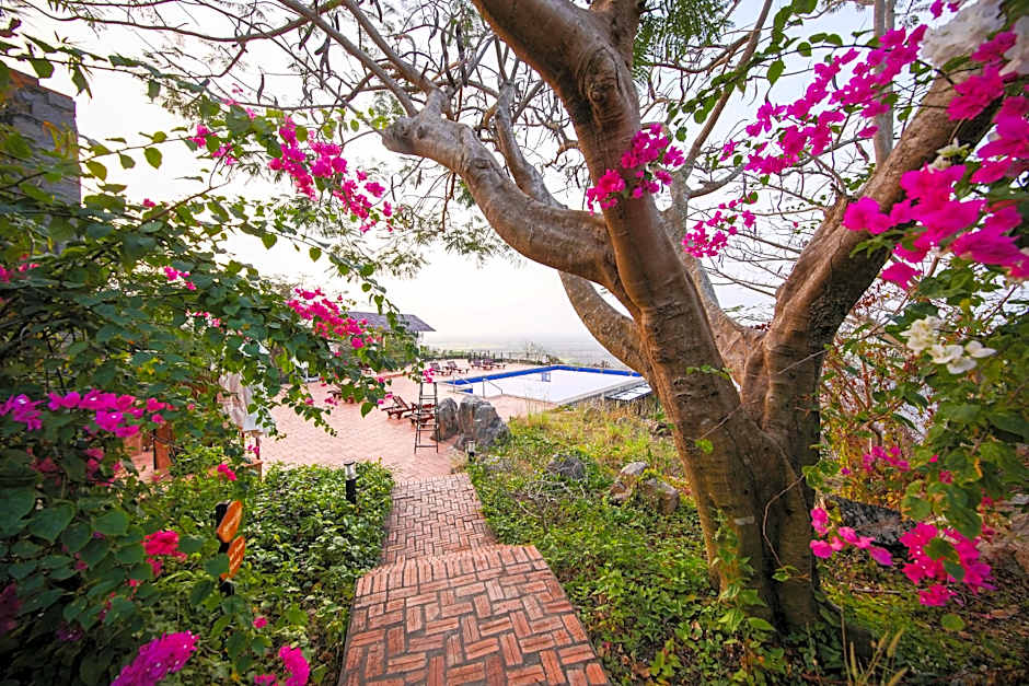 Victoria Nui Sam Lodge