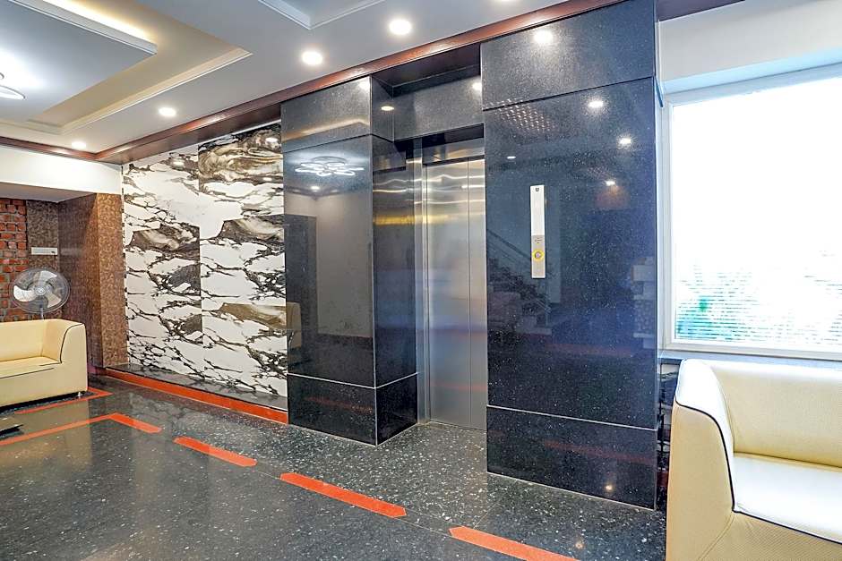 FabHotel Savi Inn - Nr. Mantri Square Mall