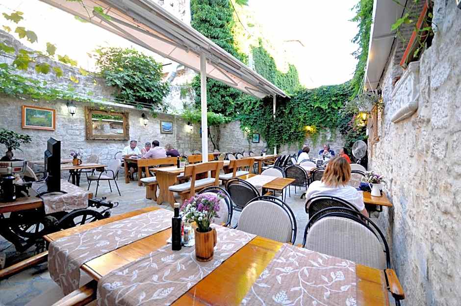 Palace Central Square