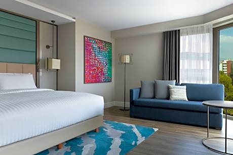 Family King Room with Sofa Bed, Partial Sea View and Corner Room