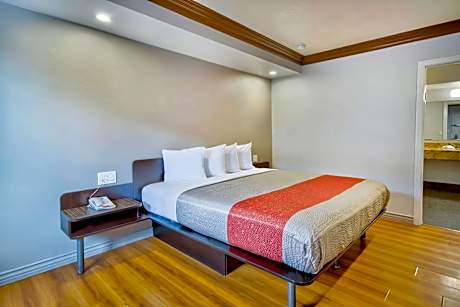 Deluxe King Room - Smoking
