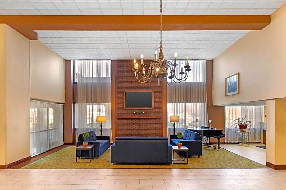 Clarion Hotel & Conference Center Lansing West