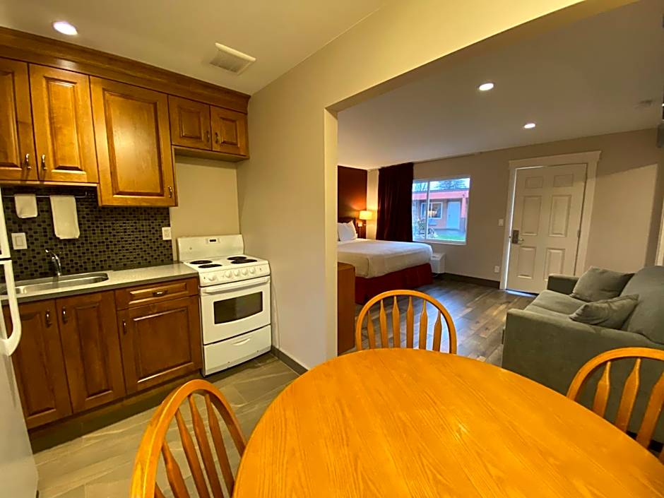 Sahara Courtyard Inn & Suites Osoyoos