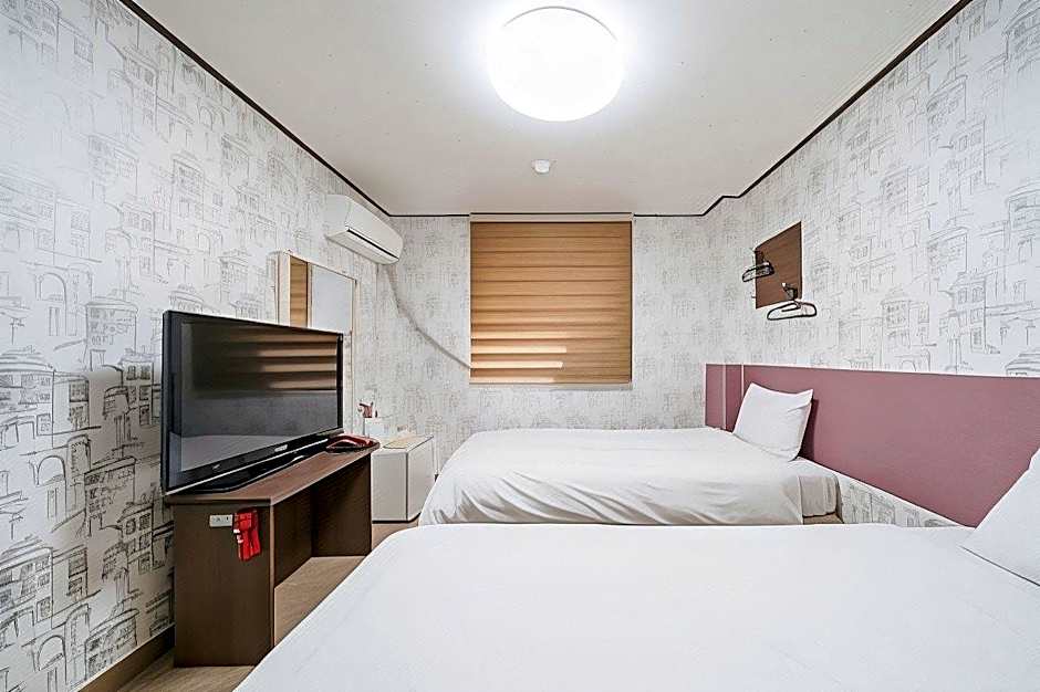 New Manhattan Tourist Hotel