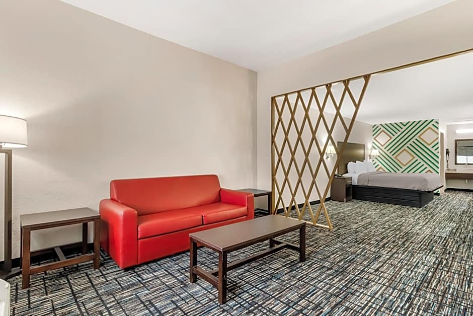 Quality Inn & Suites I-10 Near Fiesta Texas