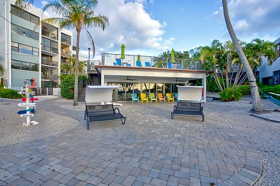 2BR in Key largo w pool and sunset views