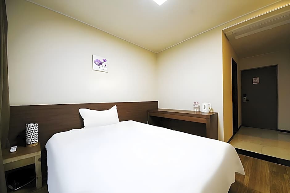 Jungmun Oceanblue Hotel