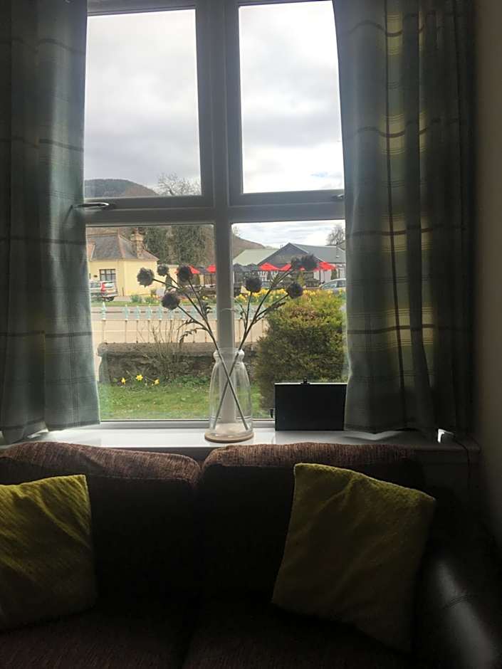 1 Lochness Rooms&Hostel