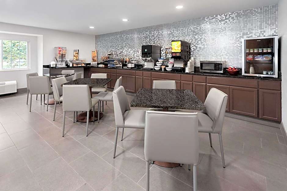 Microtel Inn & Suites by Wyndham Janesville