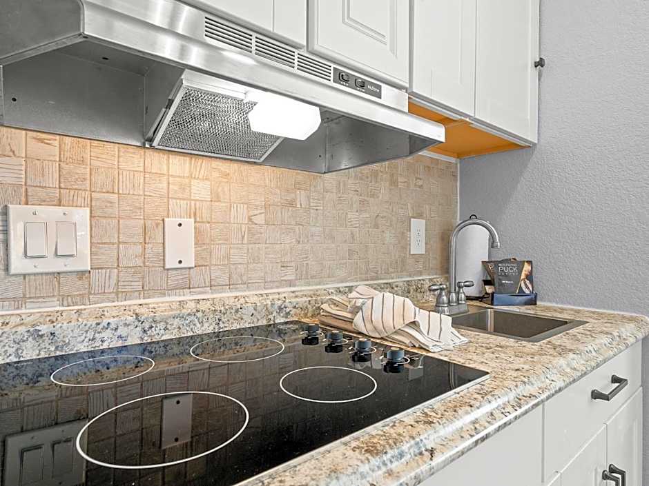 Carriage House Condominiums by All Seasons Resort Lodging