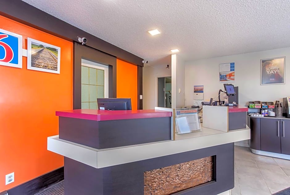 Motel 6-Camrose, AB