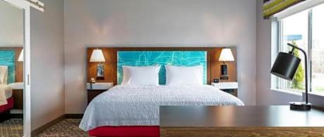 1 King Mobility/Hearing Accessible W/Tub