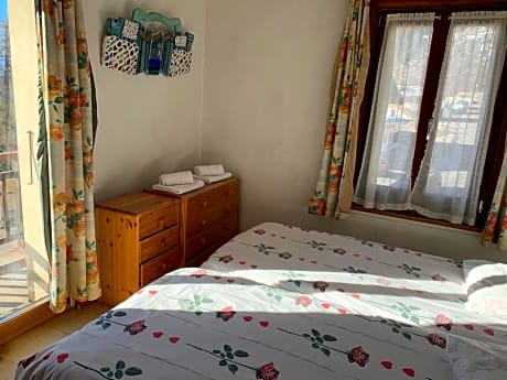 Twin Room with Private Bathroom