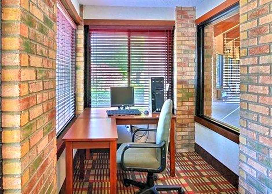 Quality Inn East Liverpool - Calcutta