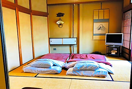 Japanese-Style Twin Room with Shared Bathroom