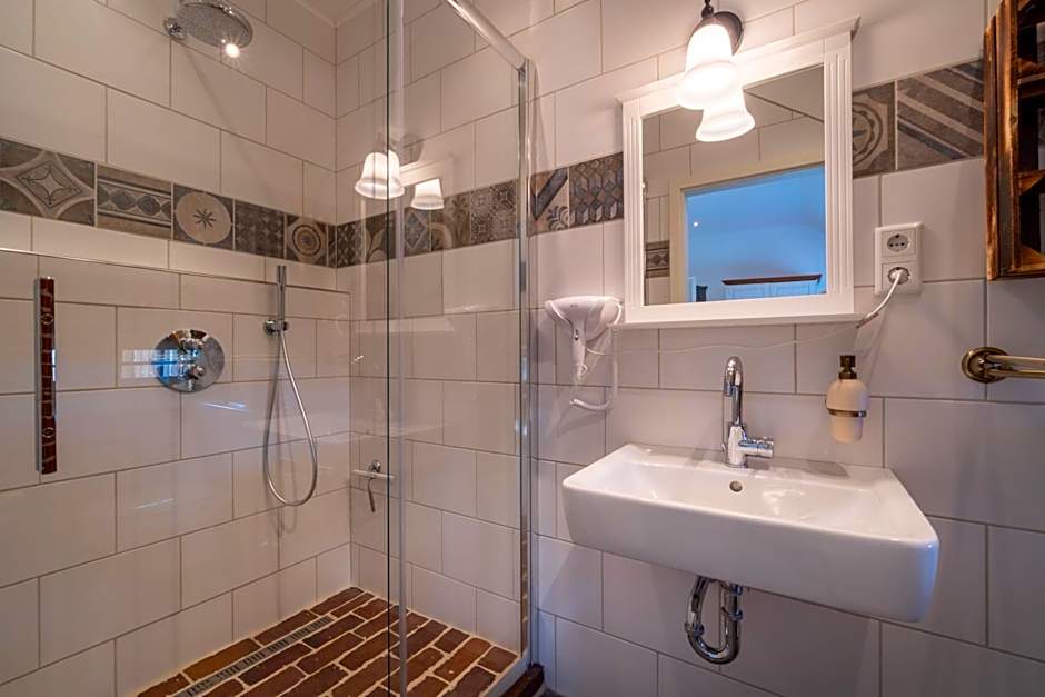 INSEL-LAND-HOTEL MICHAELSEN -Boutique Hotel- im Ostland mit Yoga u Sauna