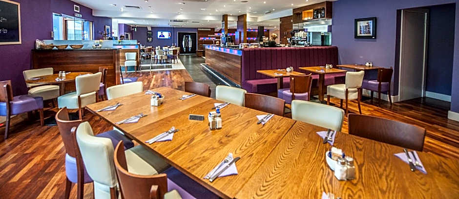 Parklands Hotel & Country Club