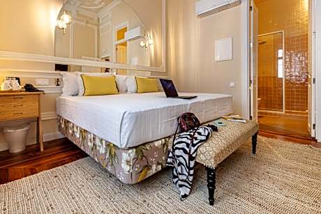 Superior Family (2 Adults + 1 Child)