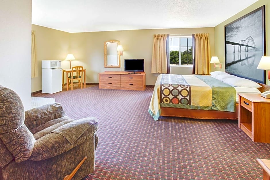 Super 8 by Wyndham Le Claire/Quad Cities