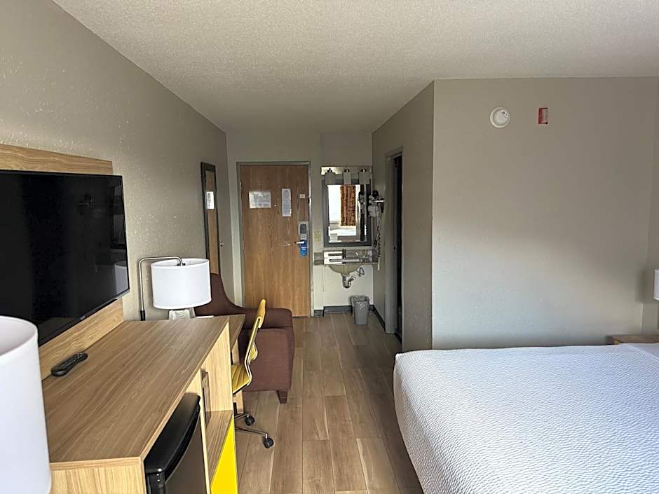 Days Inn by Wyndham Muncie -Ball State University
