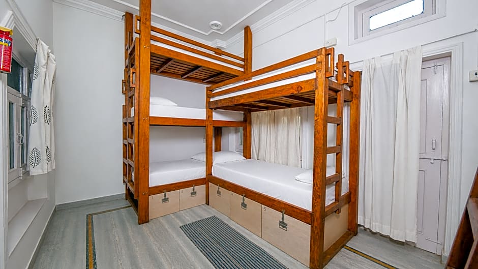 Foto 1 daripada 3 — Dormitory Room - Mixed
