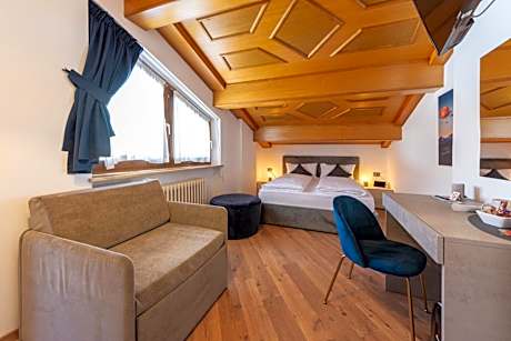 Triple Room with Mountain View