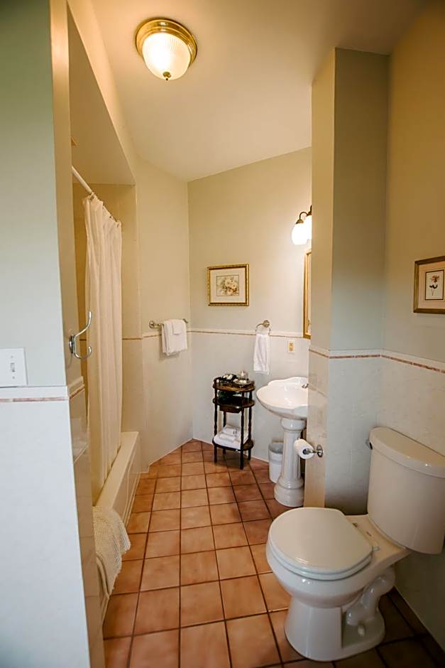 The Inn at Ragged Edge