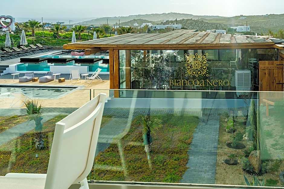 Bianco a Nero Mykonos