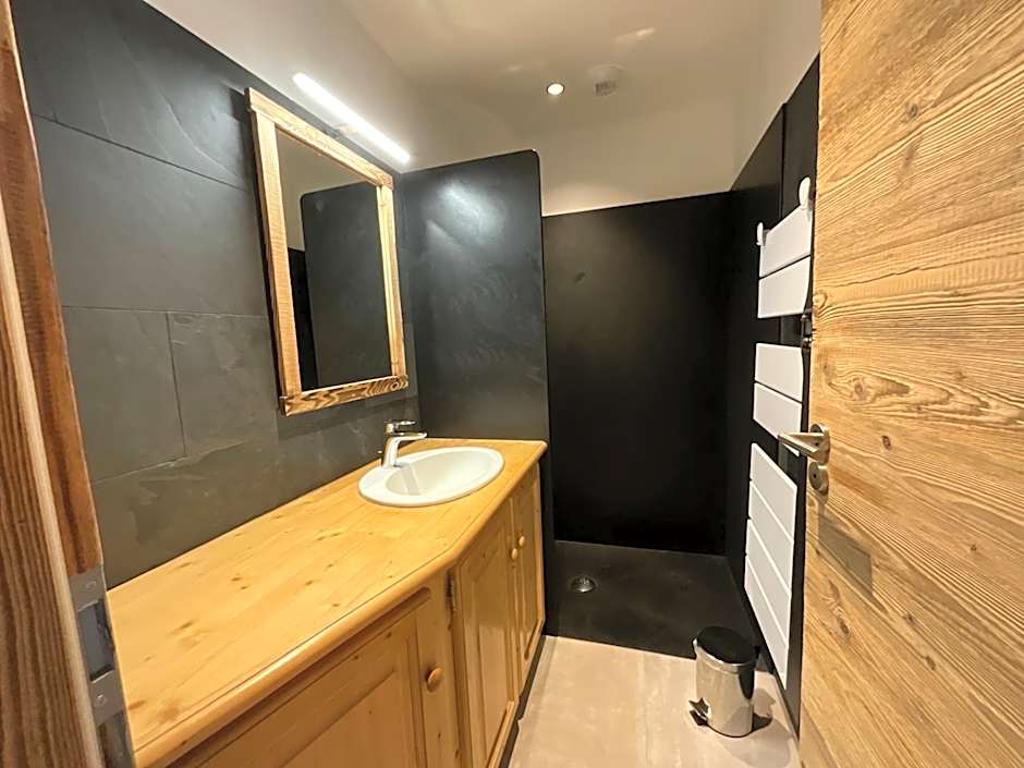 Gite Roche Des Ducs avec Piscine toute l'année, Spa, Sauna, Hammam