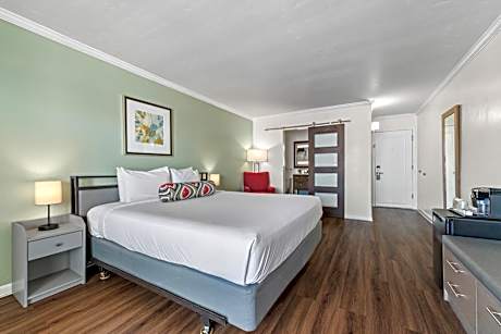 Superior King Room with Marina View