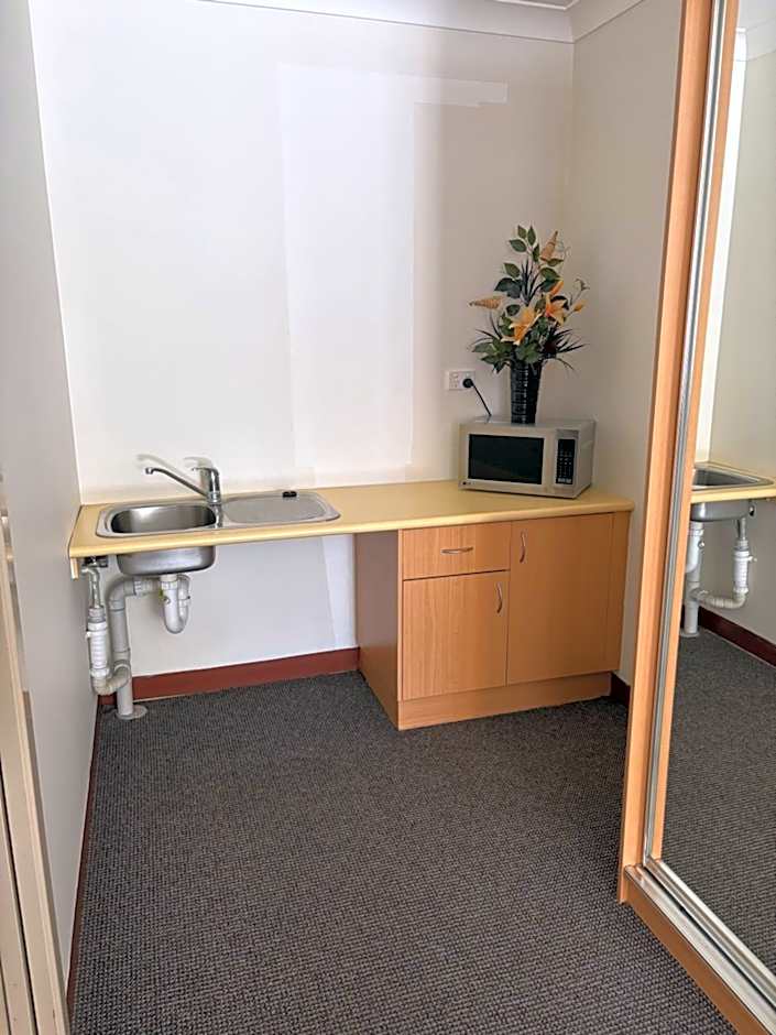 Golden Guitar Motor Inn