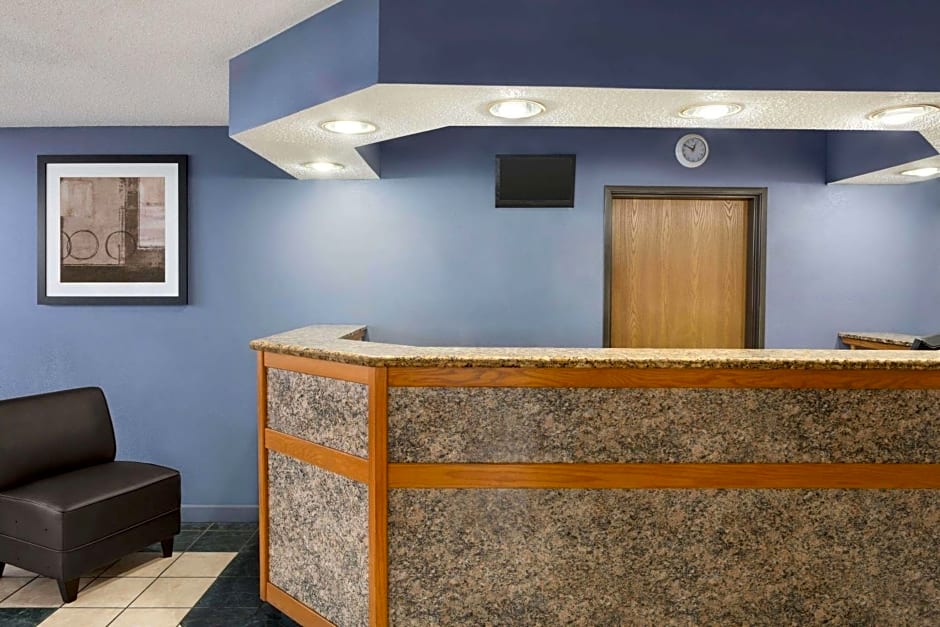 Microtel Inn & Suites By Wyndham Lincoln