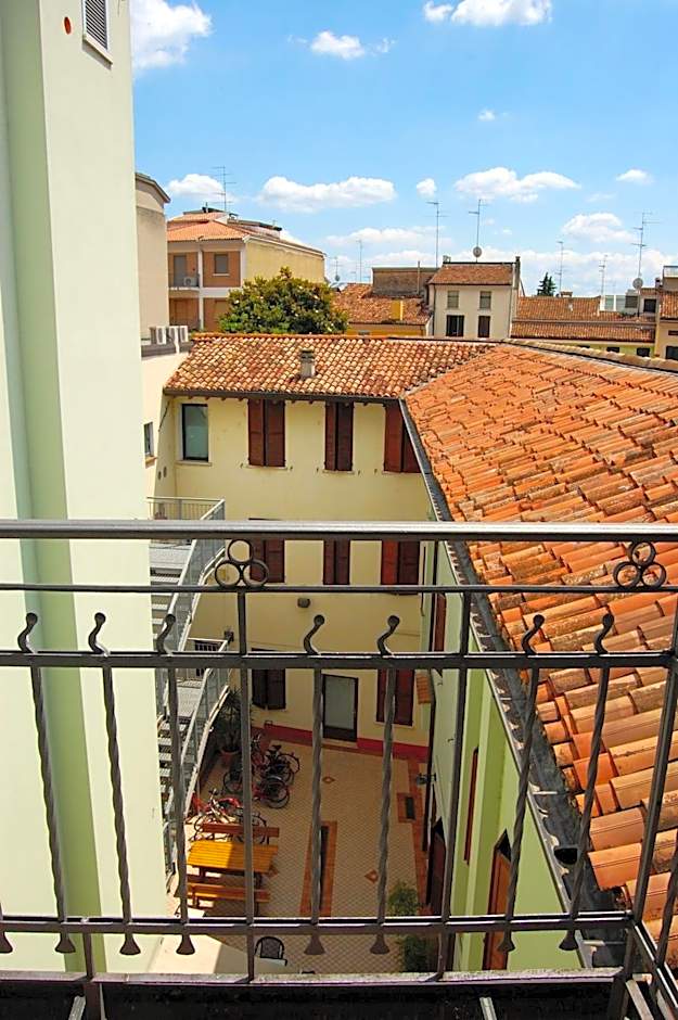 Hotel Mantegna Stazione, MantegnaHotels