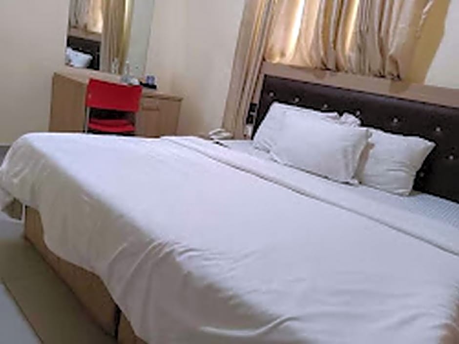 Eleventh House Hotel and Suites