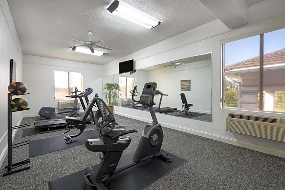 Baymont by Wyndham Savannah/Garden City