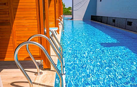 Deluxe Double or Twin Room with Pool Access