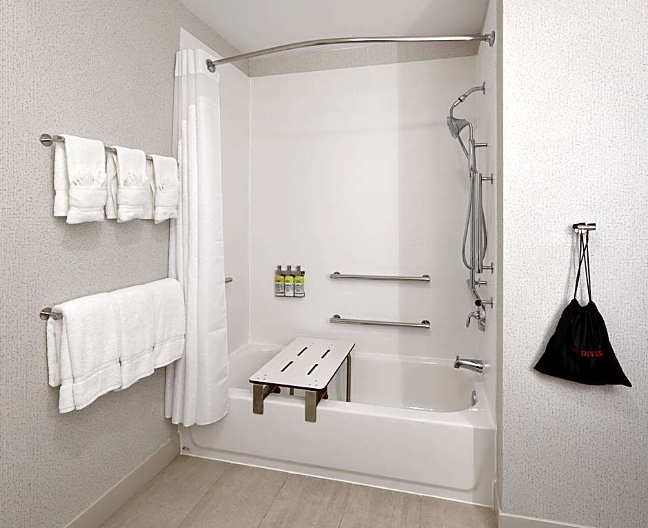 Holiday Inn Express & Suites Plano East By IHG