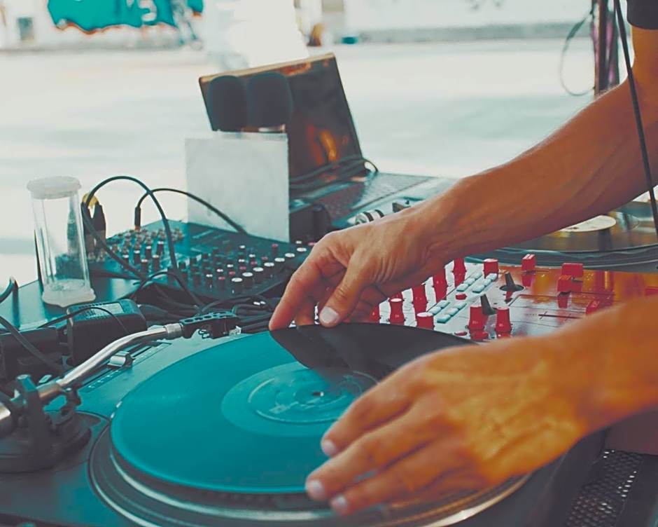 Topazio Vibe Beach Hotel & Apartments