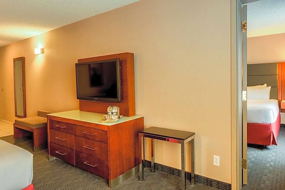 Radisson Hotel & Suites Fort Mcmurray