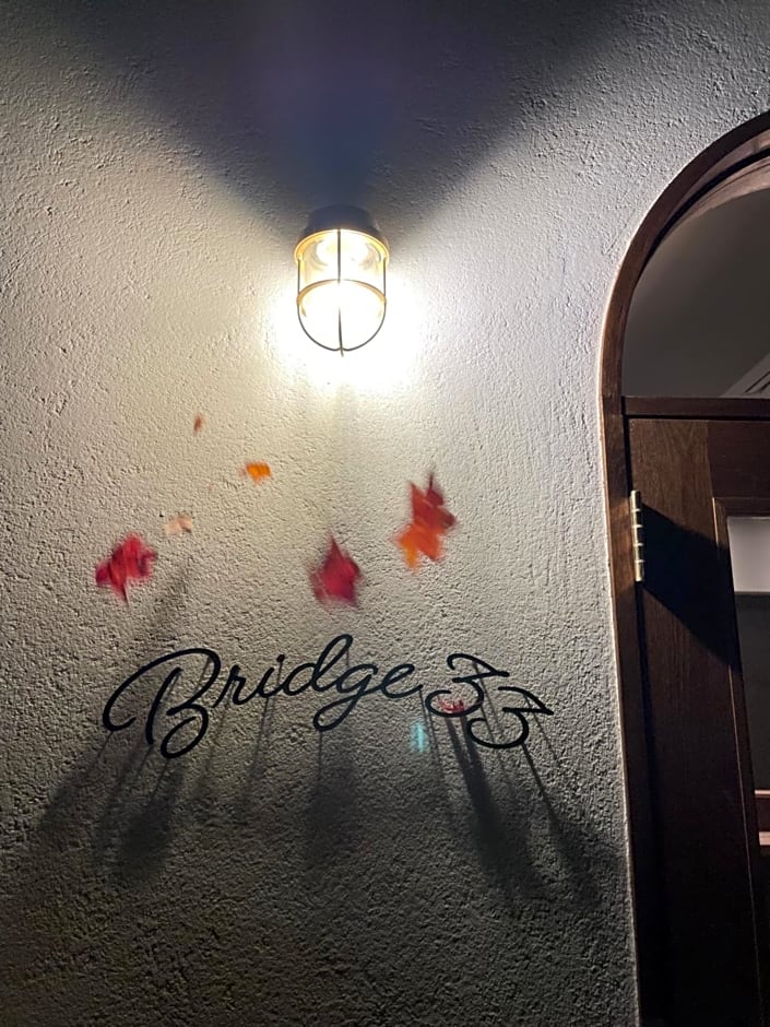 Bridge33 CAFE AND HOSTEL