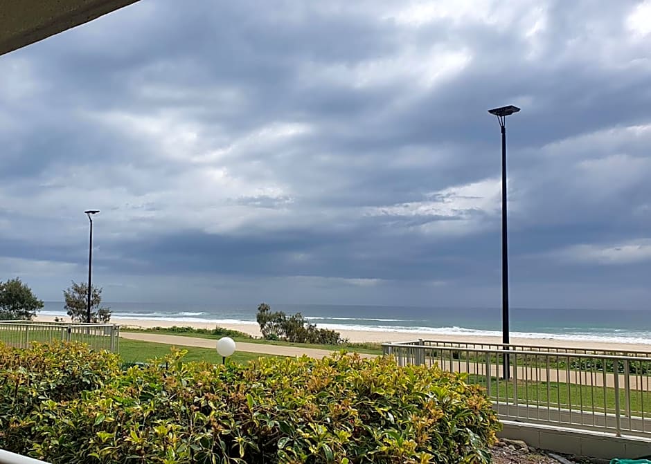 Pacific Surf Absolute Beachfront Apartments