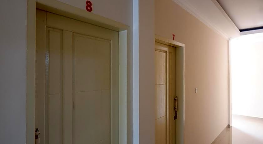 RedDoorz near Millenium Waterpark Palu