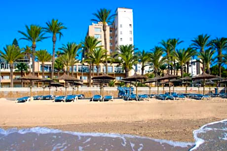 Twin Room (2 Adults + 1 Child)