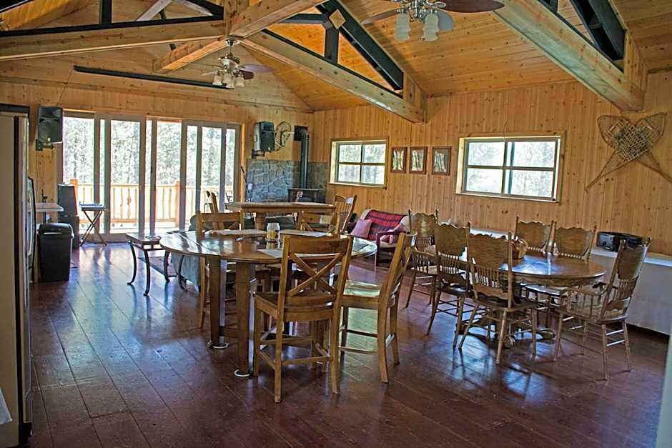 DiamondStone Guest Lodges