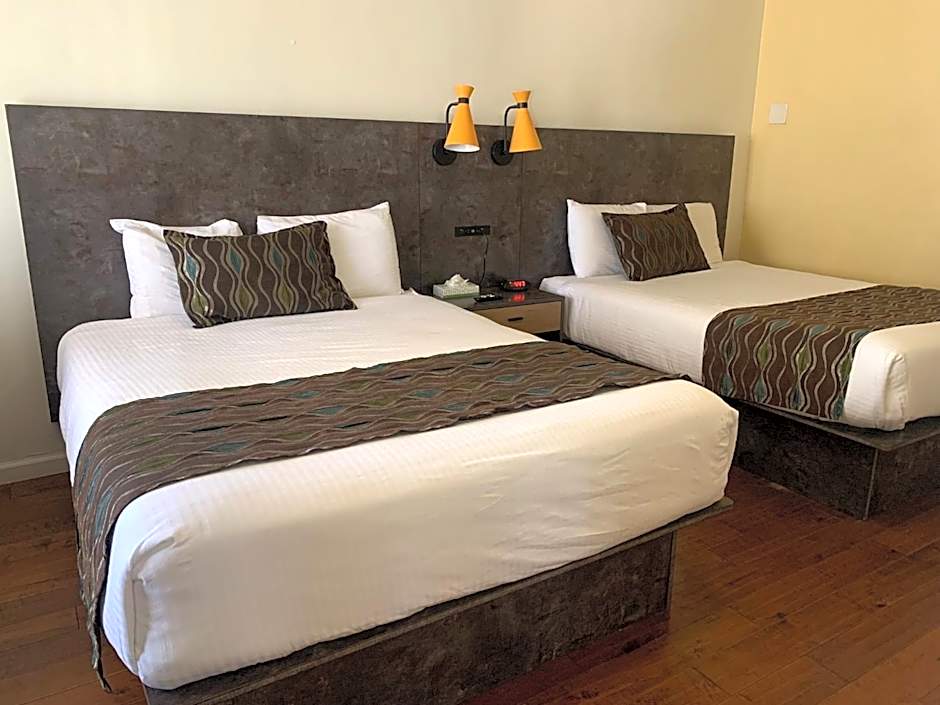 Oasis Inn and Suites
