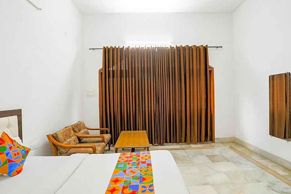 Via Prashansa Palace - Banaras Railway Station