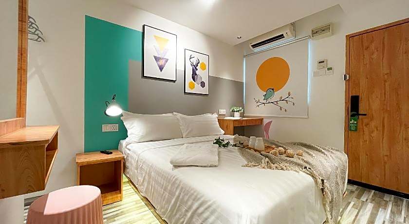 Apple 1 Hotel Gurney